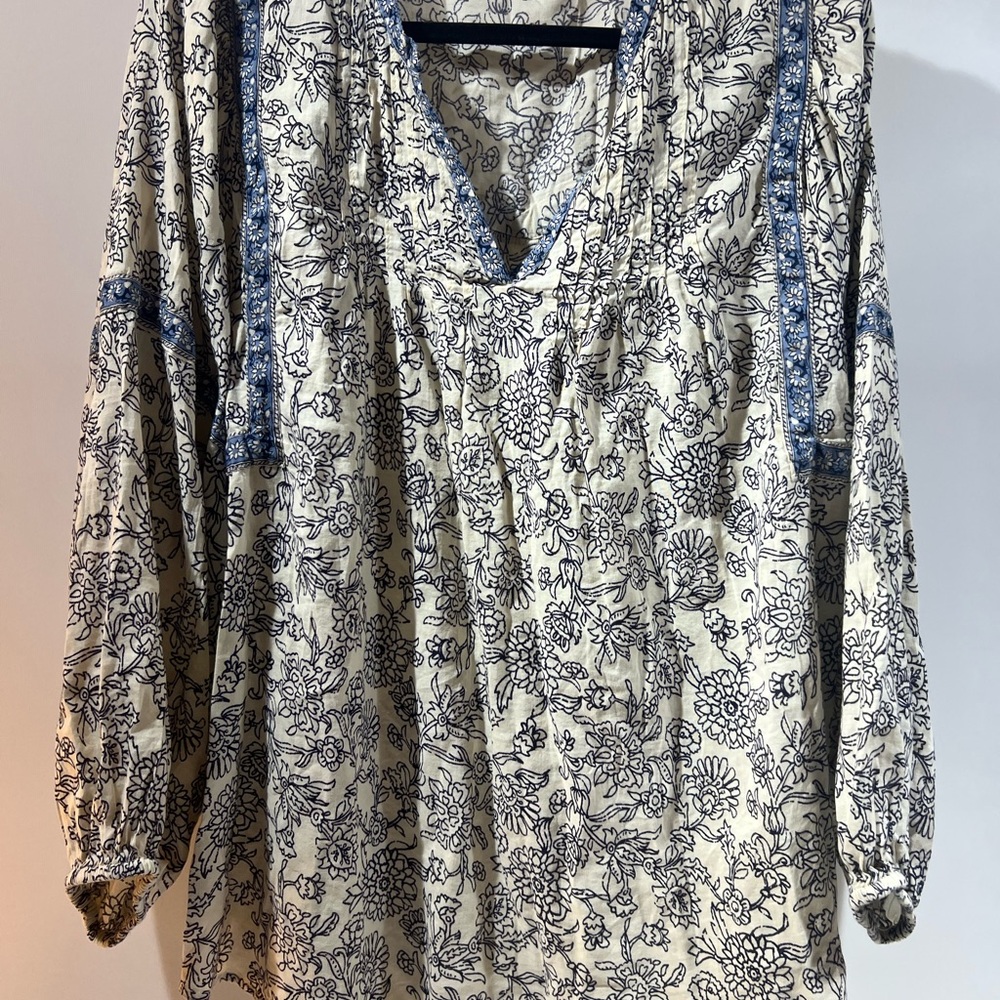 Old Navy blue and cream 3/4 Sleeve Blouse with Mandarin Collar